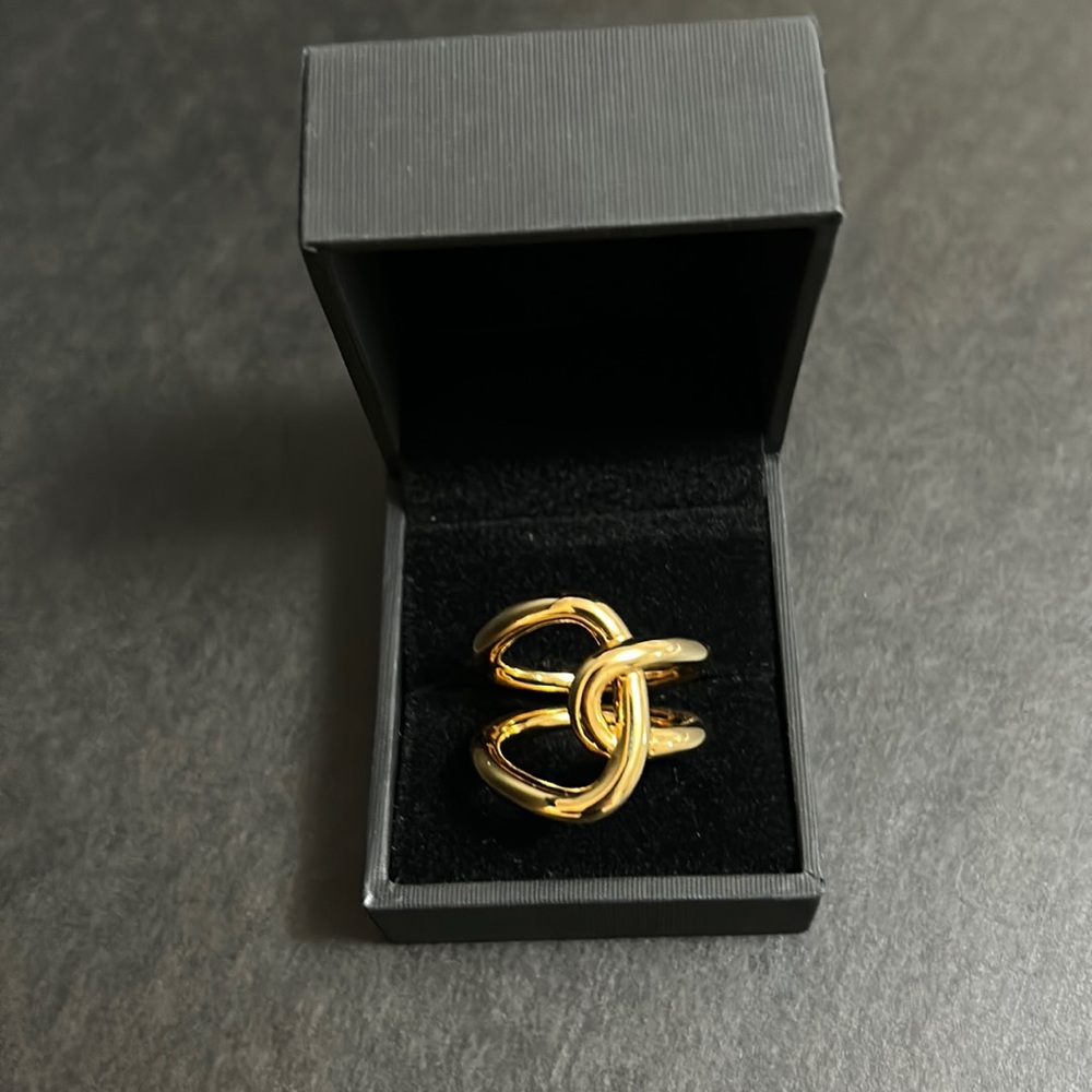 Gold interlocking loop ring - Ladies Size 9